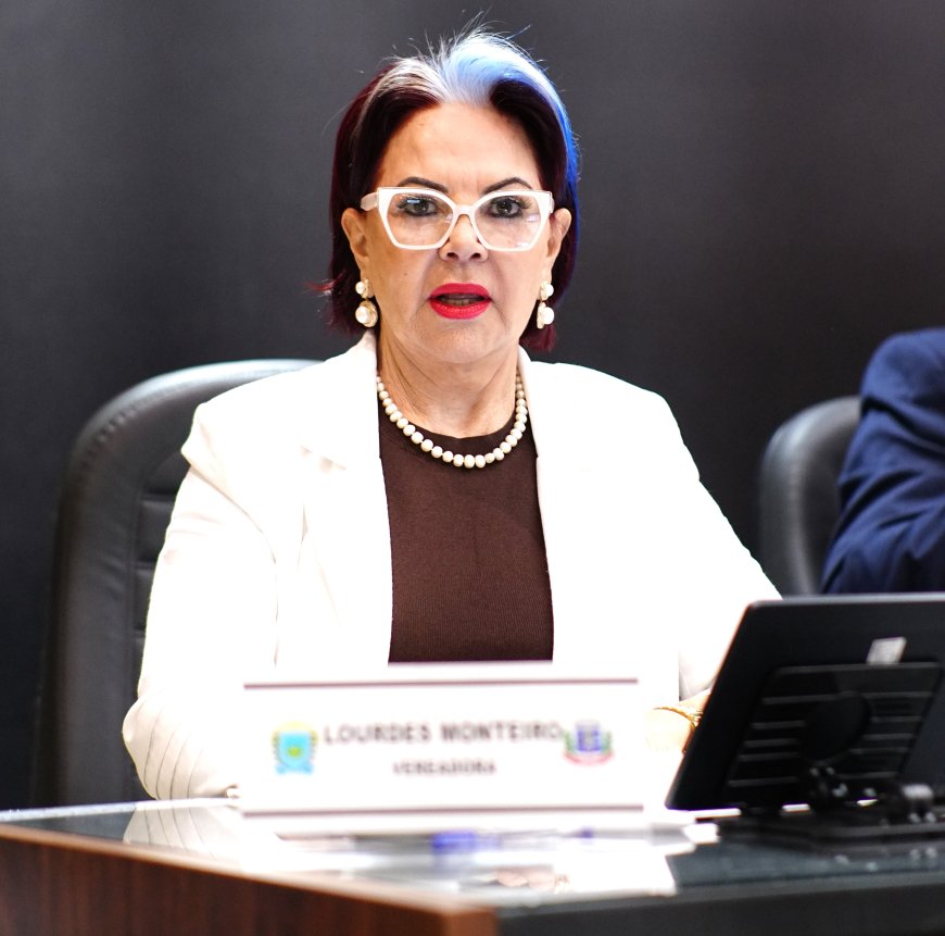 Lourdes Monteiro solicita manutenção de ar-condicionado  em escola e quebra-molas no Bairro Jardim Estoril