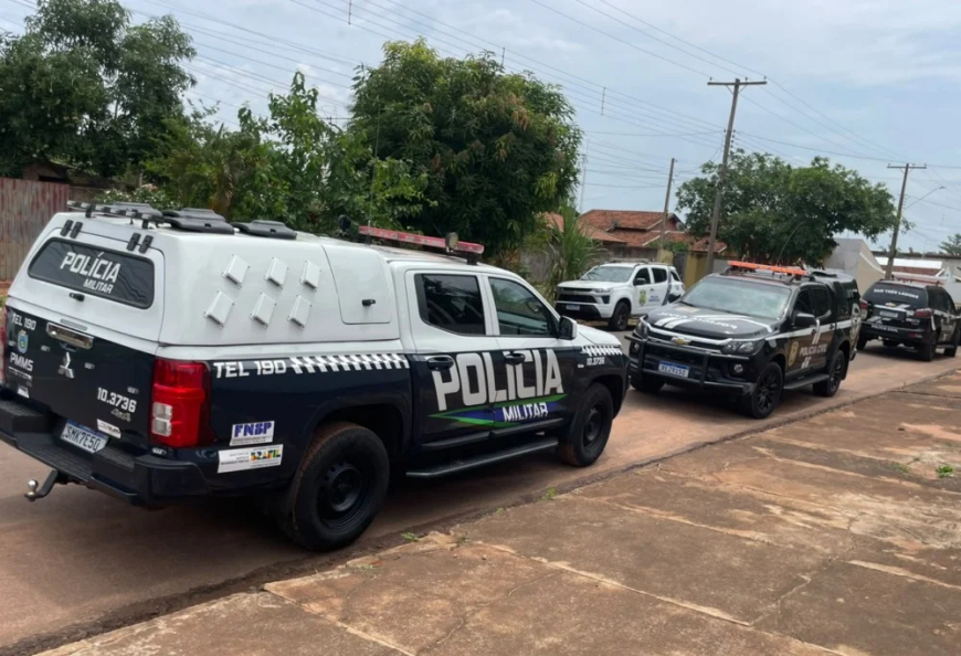 Suspeito fugiu após o crime: Mulher é morta com oito tiros em casa noturna